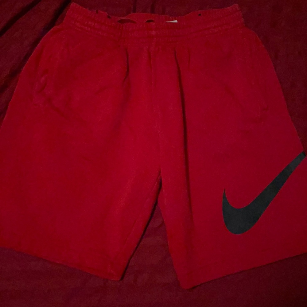 Men’s L Nike cotton gym shorts.